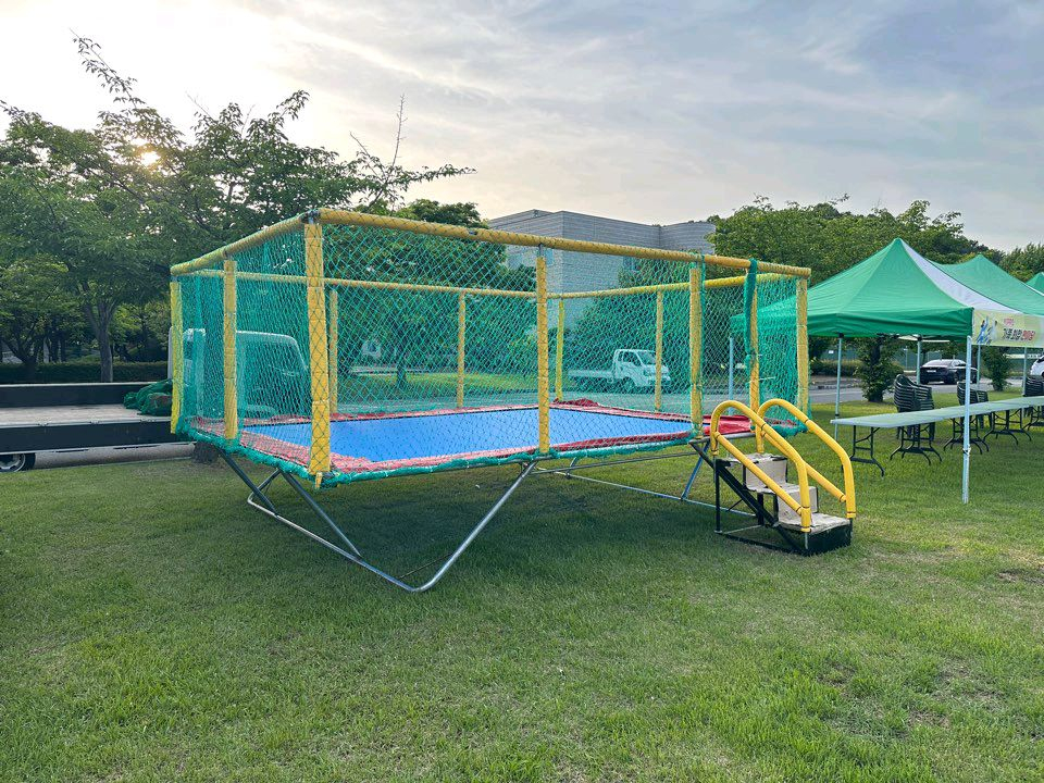 놀이기구 트램폴린 및 바이킹 렌탈 중고판매 이미지