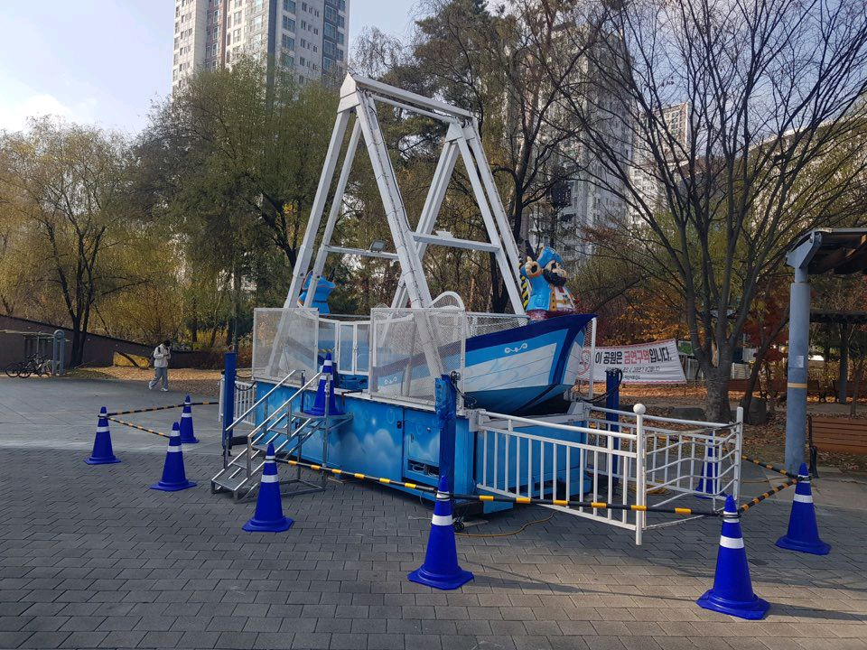 놀이기구 트램폴린 및 바이킹 렌탈 중고판매 이미지