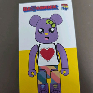 베어브릭 100% 닥터마틴 60주년기념 판매 이미지