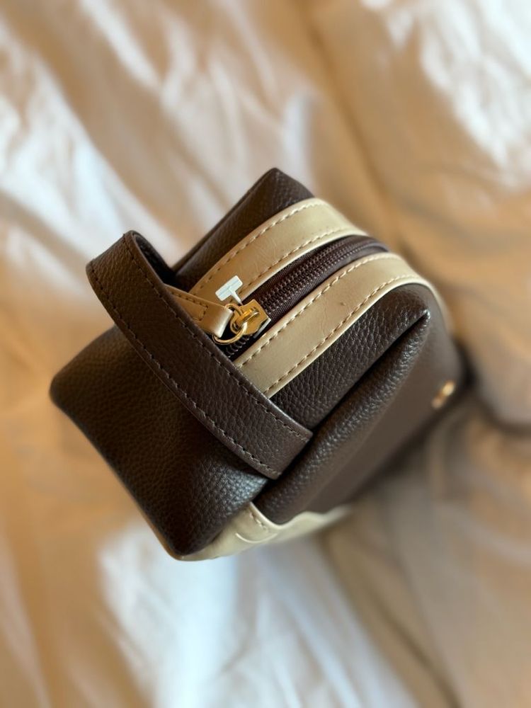 새상품미개봉)에미레이트항공퍼스트클래스맨즈불가리파우치(타이가향수)--3