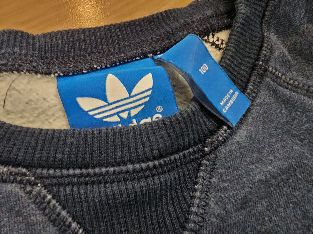 아디다스 로고 기모맨투맨 이미지