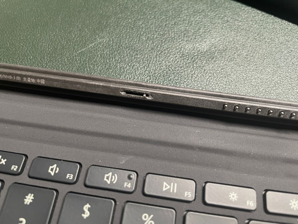 서피스고 타입커버 키보드 블랙색상 판매 이미지