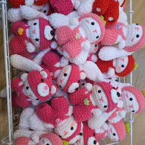 뜨개 옷 입은 토끼인형 키링