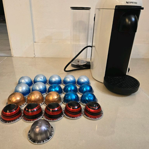 네스프레소 버츄오 플러스 GCB2 커피머신