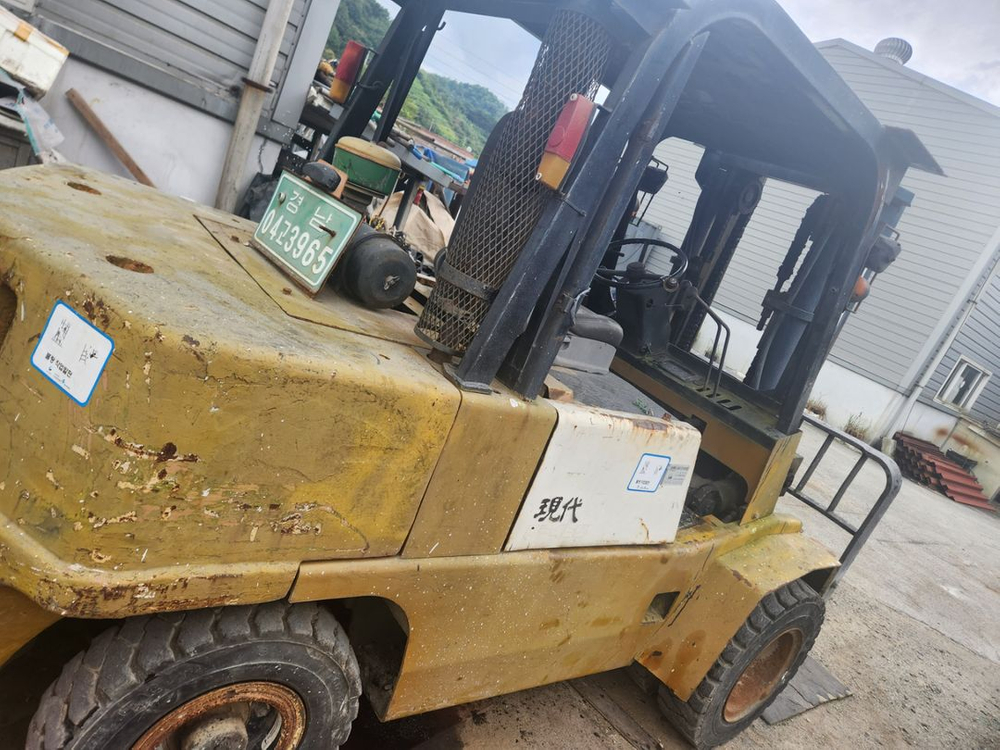 현대 4.5톤 지게차 PF45D 팝니다--3