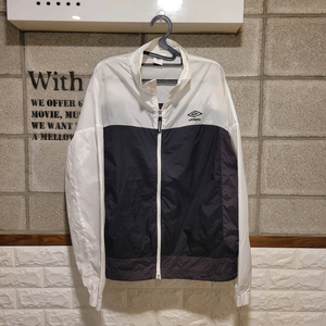 엄브로 백로고 경량 바람막이 95