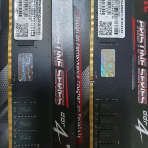 GeIL DDR4-3200 CL22 8GB 2개와 램방열판 2개