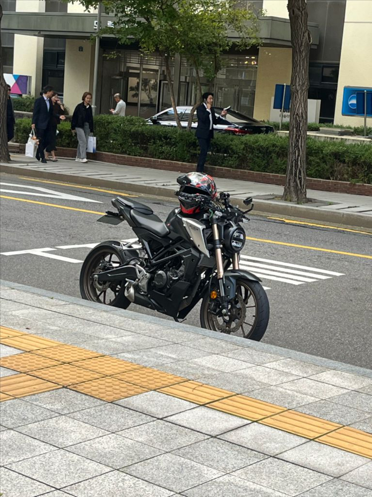 CB125R 팝니다 상태 짱짱좋음!! 이미지