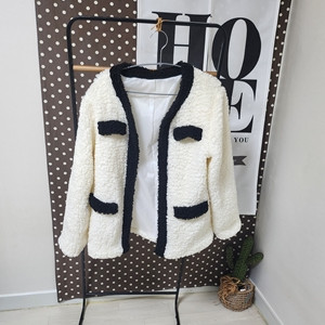 솜털처럼 가벼운 뽀글 오픈 자켓