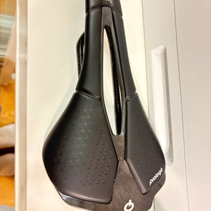 프롤로고 M5 스크래치 포가차 안장