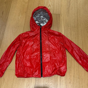 버버리 키즈 앰보싱 로고 바람막이 10y 팝니다~