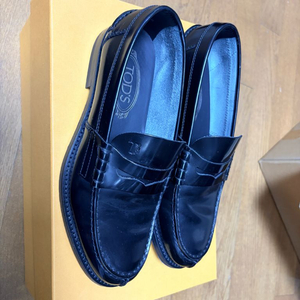 토즈 레더 로퍼 6사이즈 250-255