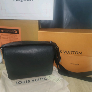 1회착 루이비통 디스트릭트 크로스 메신저백 트리오 구찌