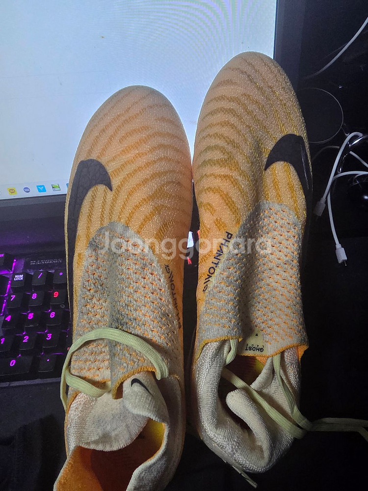 나이키 팬텀 GX FG 축구화 판매합니다. 275사이즈--0