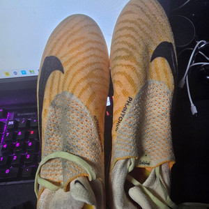 나이키 팬텀 GX FG 축구화 판매합니다. 275사이즈