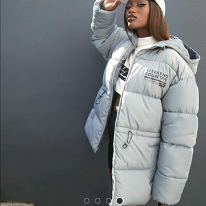 ASOS WEEKEND COLLECTIVE 브랜드의 회색 패딩입니다