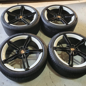 포르쉐 타이칸 터보S 미션E 21인치 순정품휠타이어 A급 한대분 판매