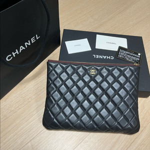 [새상품급/풀박스] 샤넬 뉴 클래식 램스킨 금장 클러치 미듐