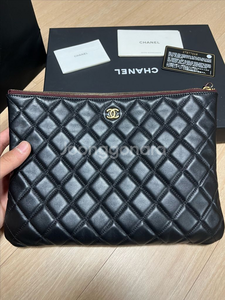 [새상품급/풀박스] 샤넬 뉴 클래식 램스킨 금장 클러치 미듐--1