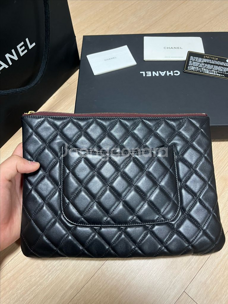 [새상품급/풀박스] 샤넬 뉴 클래식 램스킨 금장 클러치 미듐--2