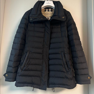 이번주만 세일) 버버리 여성 다운 패딩 점퍼 66 m사이즈