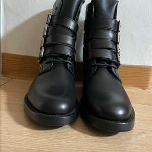 생로랑 여성부츠팝니다