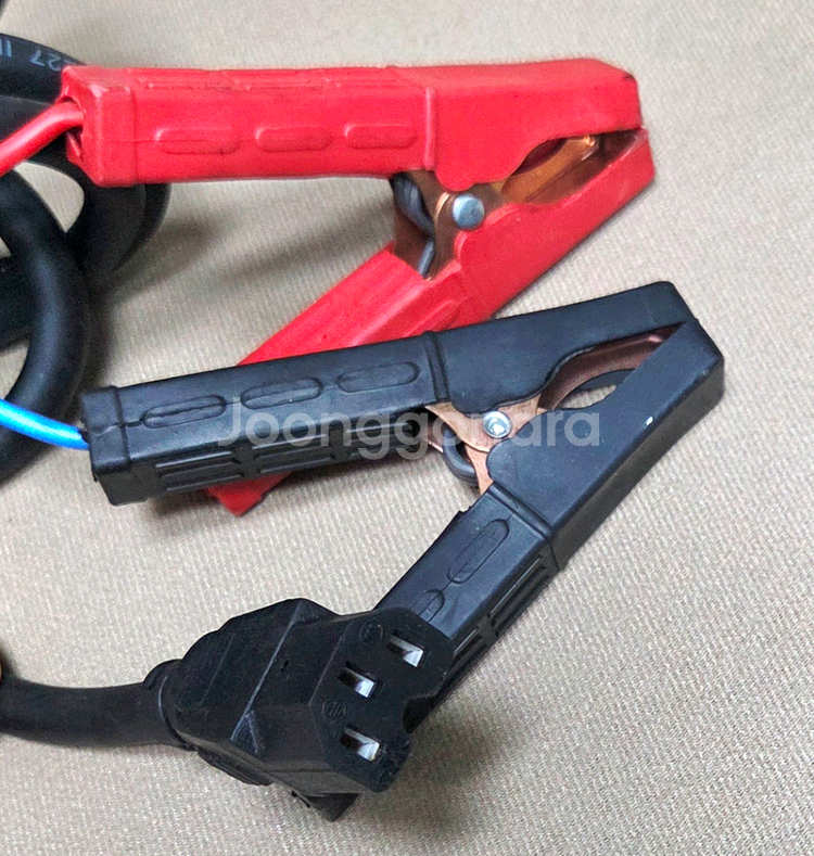 전원공급장치에 프러그를 연결해서 사용하는 점프선 케이블--3