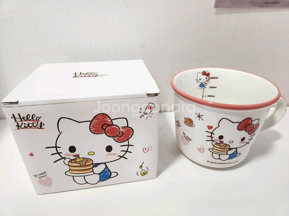 [정품] 산리오 키티 투톤 눈금 머그컵 340ml--0