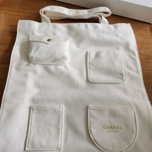 샤넬뷰티에코백 화이트