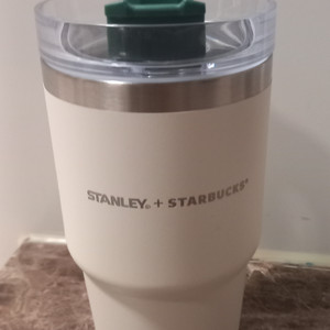 스타벅스 텀블러 크림 591ml