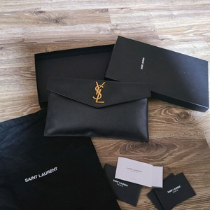 생로랑 클러치 업타운클러치파우치크로스백프라다루이비통디올셀린느생로랑샤넬버버리에르메스테수토호보백팩명품가방프로필사진운