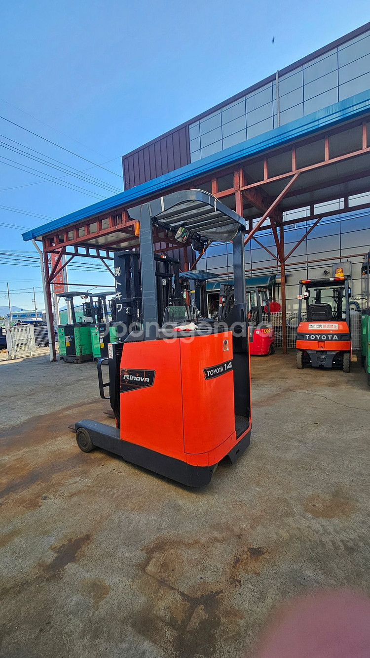 최신형 2018년식 토요타 8FBR14 입식 1.5톤 전동지게차 3M 680만--2