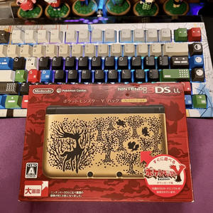 닌텐도 정품 3ds LL 포켓몬 한정 프리미엄골드Y 팝니다 포켓몬센터