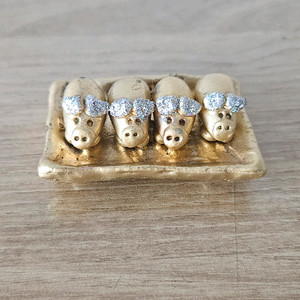 황금 돼지 장식품