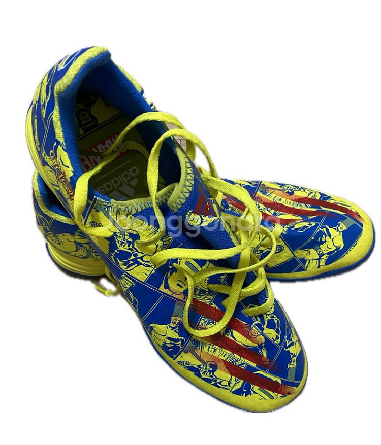 아디다스 x 마블 콜라보 풋살화 판매합니다--0