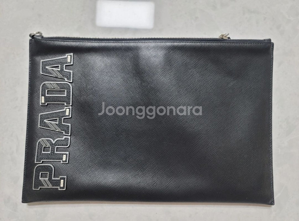 프라다 정품 사피아노 이니셜 대형 클러치백 거의새것--0