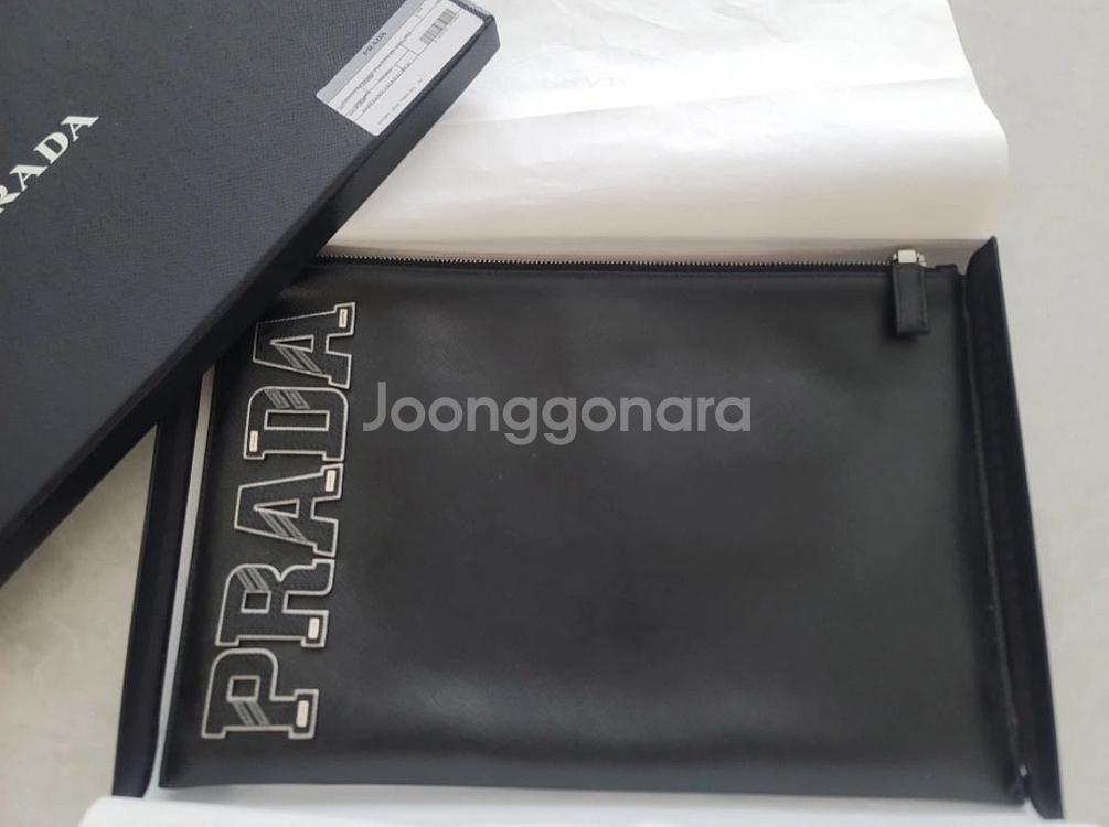프라다 정품 사피아노 이니셜 대형 클러치백 거의새것--1