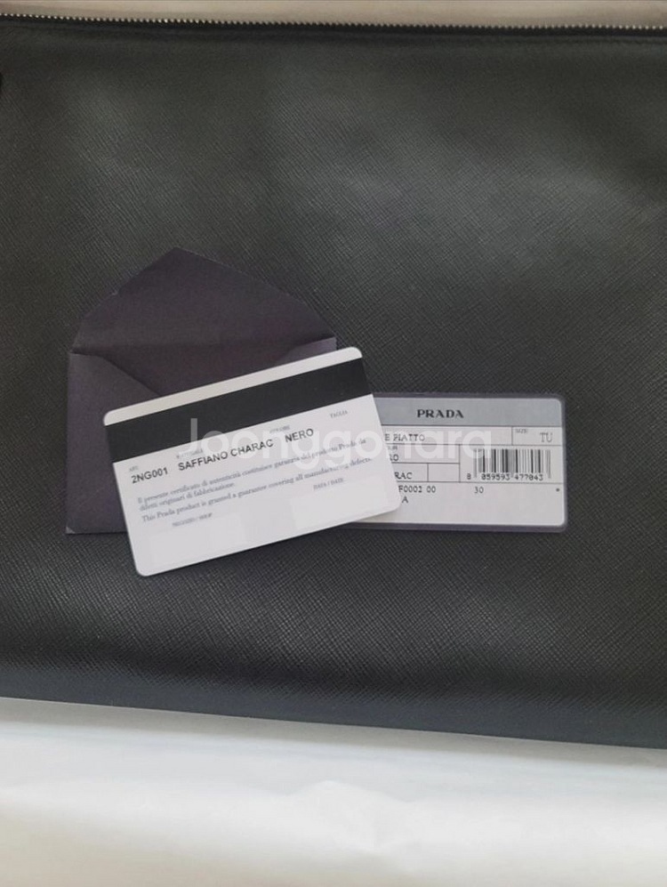 프라다 정품 사피아노 이니셜 대형 클러치백 거의새것--2