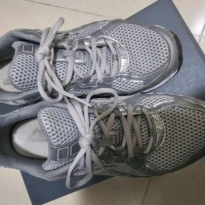 뉴발란스 운동화 740 실버 270사이즈 러닝화