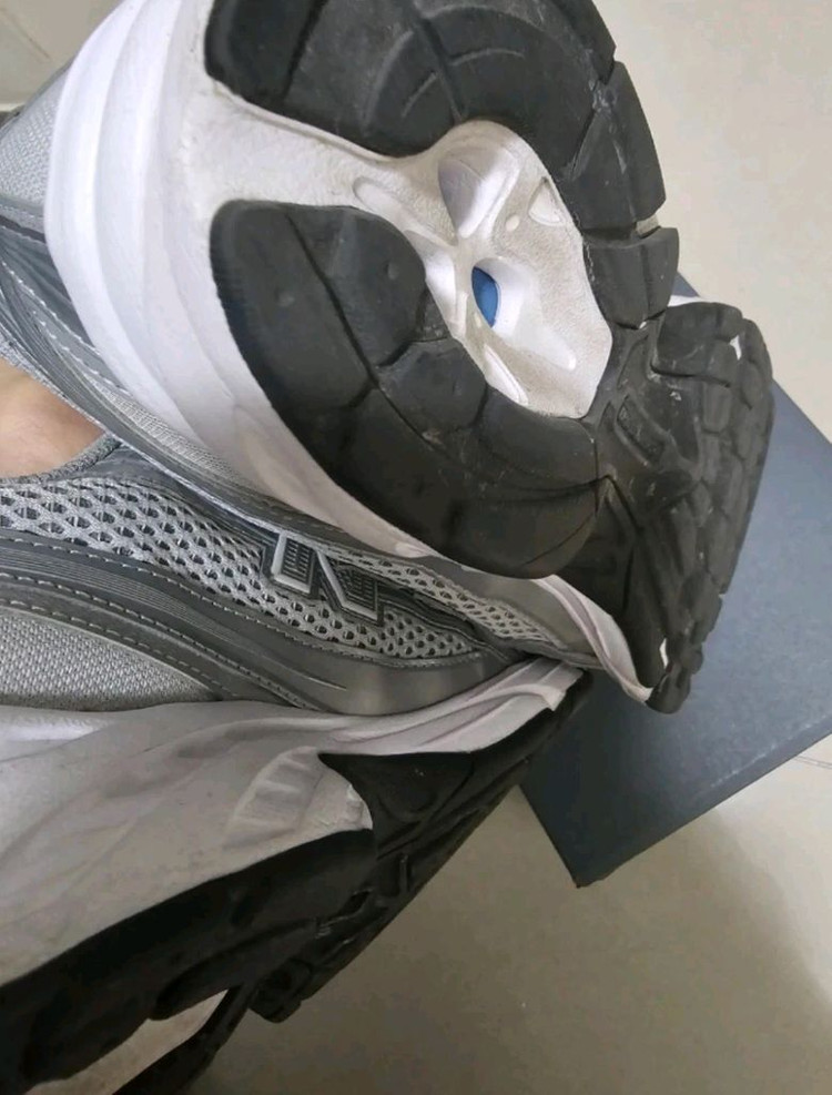 뉴발란스 운동화 740 실버 270사이즈 러닝화--2