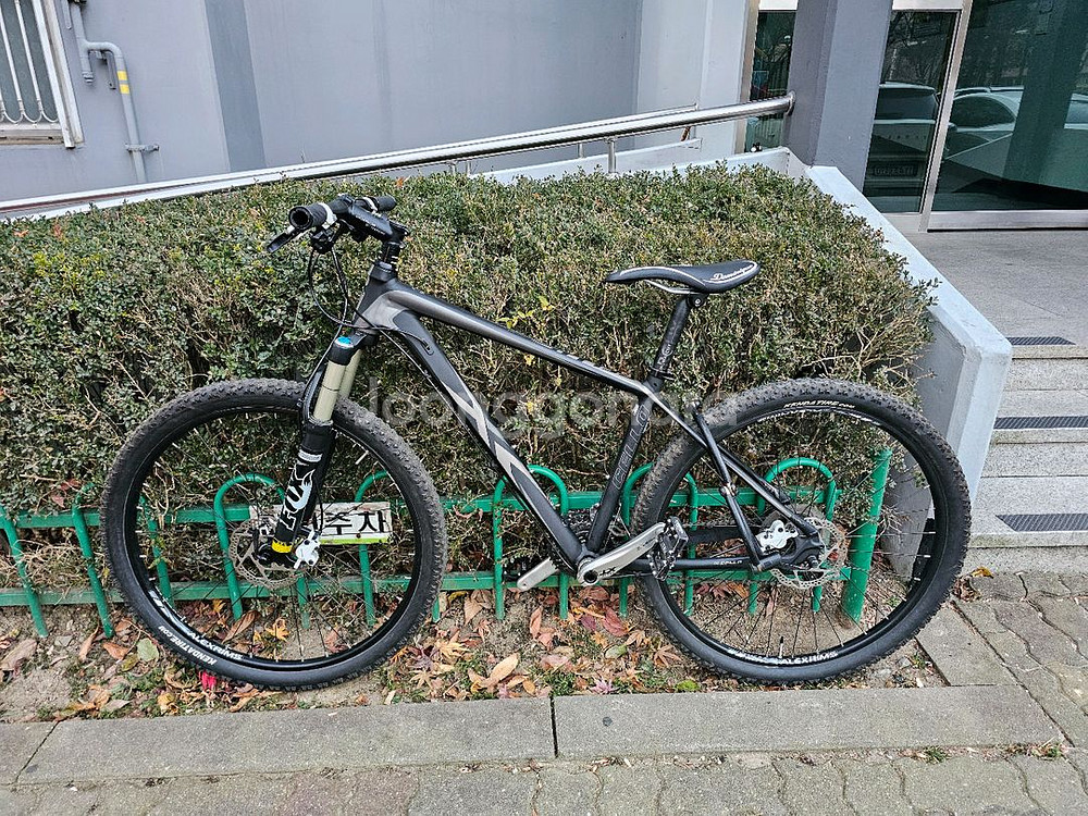 첼로 XC30 650B 17인치판매합니다.--0