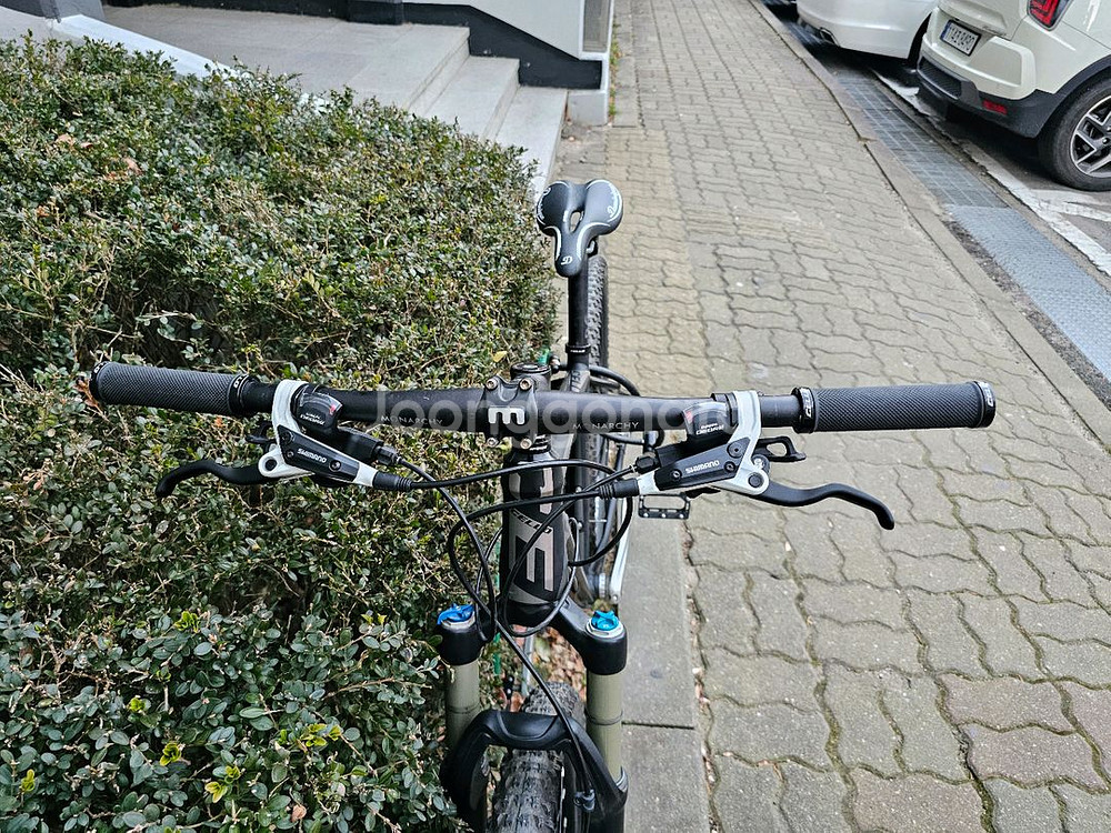 첼로 XC30 650B 17인치판매합니다.--2