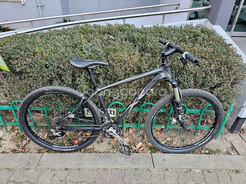 첼로 XC30 650B 17인치판매합니다.--6