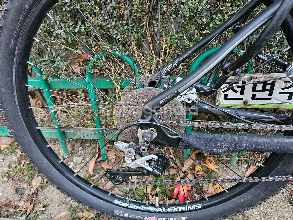 첼로 XC30 650B 17인치판매합니다.--8