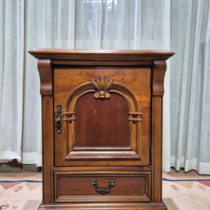 Stanley 마호가니 액센트 테이블