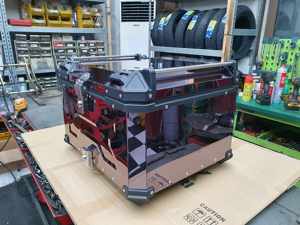 티탄블랙 알루미늄탑박스 85리터 신품 판매합니다 이미지