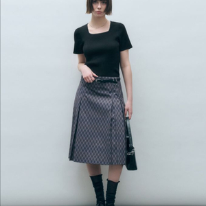 몽돌 스퀘어넥 골지 반팔 니트 블랙 S사이즈 새상품