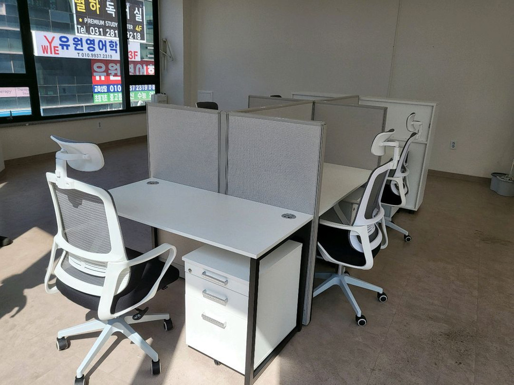 파티션 책상 의자 서랍 회의용테이블 원형탁자 책장 수납장 철재옷장 철재캐비넷 포밍탁자 접이식탁자 이미지