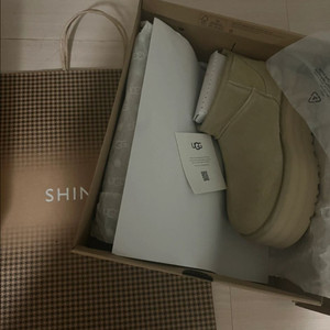 새상품) UGG 어그 클래식 울트라 미니 플랫폼 240 US7 MDSD 크리스마스선물