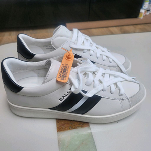 발리 타이거 스니커즈 미사용 265